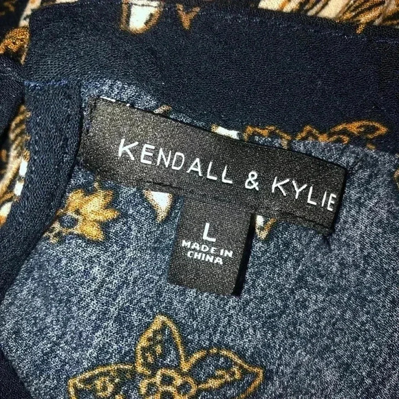 Kendall & Kylie Floral Crop Top - Picture 2 of 4